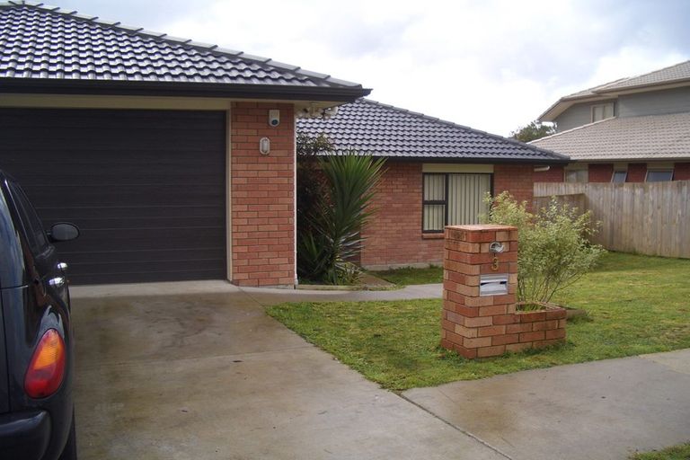 Photo of property in 5 Burton's Drive, Swanson, Auckland, 0614