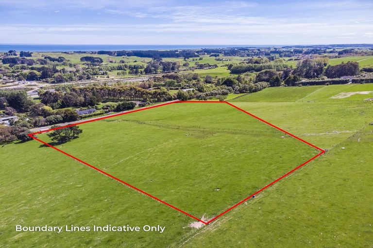 Photo of property in 39 Octavius Road, Peka Peka, Waikanae, 5391