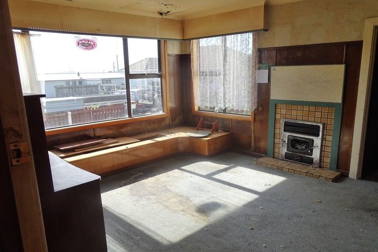 Photo of property in 246d Marine Parade, Bluff, 9814