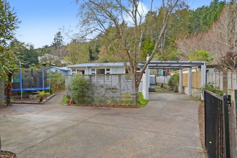 Photo of property in 5 Elmslie Road, Pinehaven, Upper Hutt, 5019