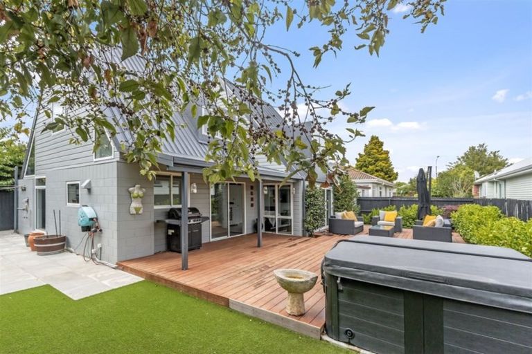 Photo of property in 98a Memorial Avenue, Ilam, Christchurch, 8053