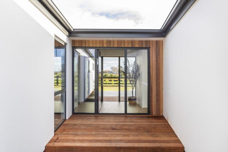 Photo of property in 100 Skibbereen Drive, Halswell, 8025