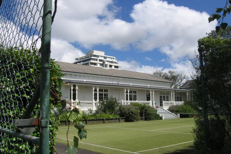 Photo of property in 33 Stanley Point Road, Stanley Point, Auckland, 0624