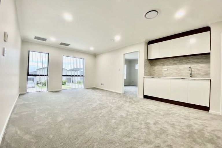 Photo of property in 5 Cloonlyon Drive, Flat Bush, Auckland, 2019