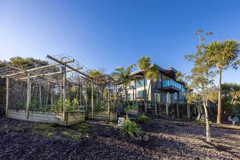 Photo of property in 106 Hillcrest Road, Hatfields Beach, Orewa, 0931