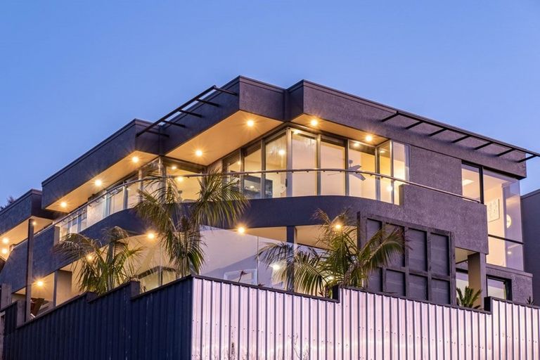 Photo of property in 1 Mission Street, Moturoa, New Plymouth, 4310