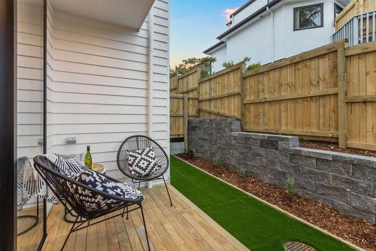 Photo of property in 4/14 Roland Hill, Glen Eden, Auckland, 0602