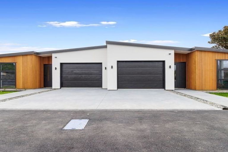 Photo of property in 2/78 Sandwich Road, Saint Andrews, Hamilton, 3200