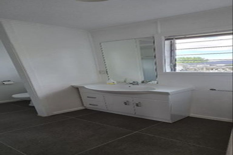 Photo of property in 67 View Road, Henderson, Auckland, 0612