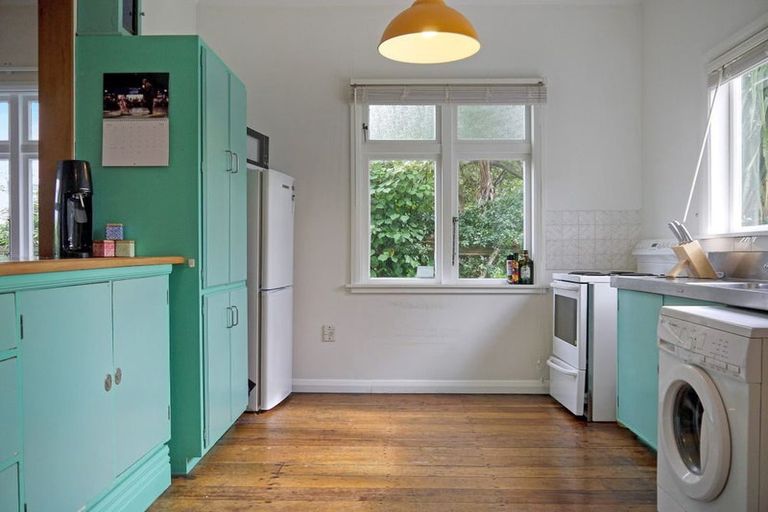 Photo of property in 6 Duppa Street, Berhampore, Wellington, 6023