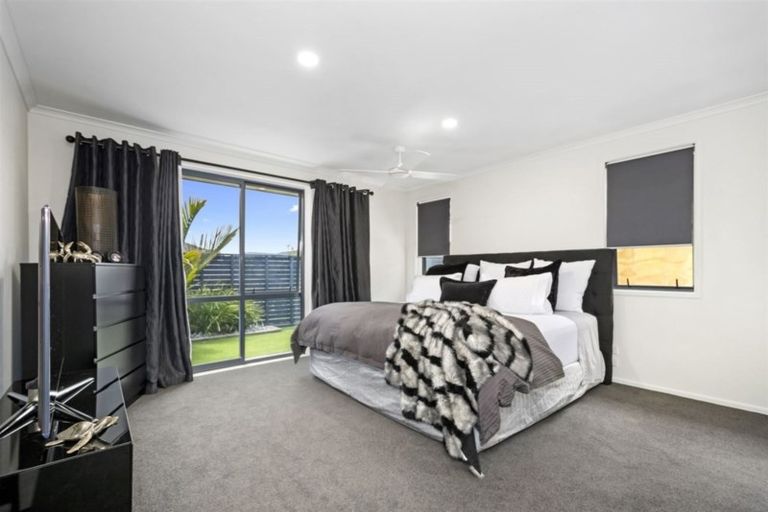 Photo of property in 18 Carrington Drive, Papamoa Beach, Papamoa, 3118