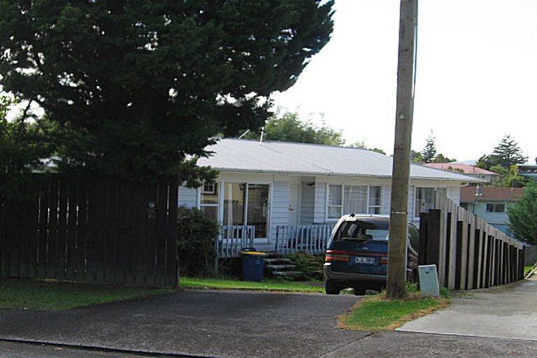 Photo of property in 21 Longburn Road, Henderson, Auckland, 0610