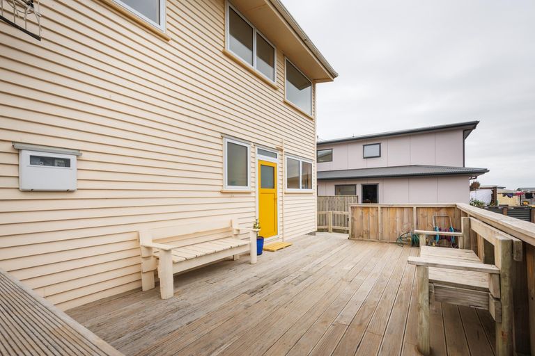 Photo of property in 19 Marine Parade South, Foxton Beach, Foxton, 4815