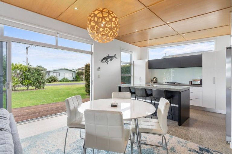 Photo of property in 100 Sylvia Road, Whangamata, 3620
