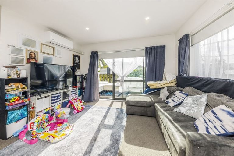 Photo of property in 16 Finlayson Avenue, Clendon Park, Auckland, 2103