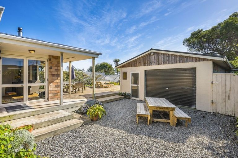 Photo of property in 11 Rodney Avenue, Te Horo Beach, Otaki, 5581