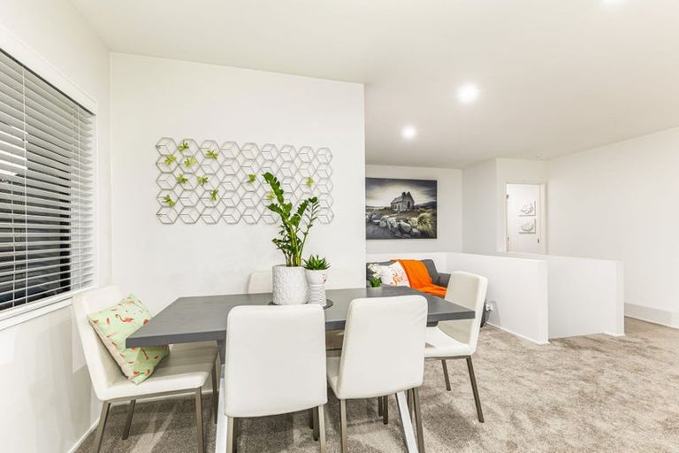 Photo of property in 36 Rhinevale Close, Henderson, Auckland, 0612