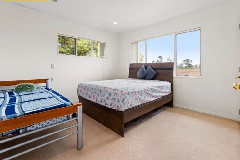 Photo of property in 18 Vintage Drive, Henderson, Auckland, 0612