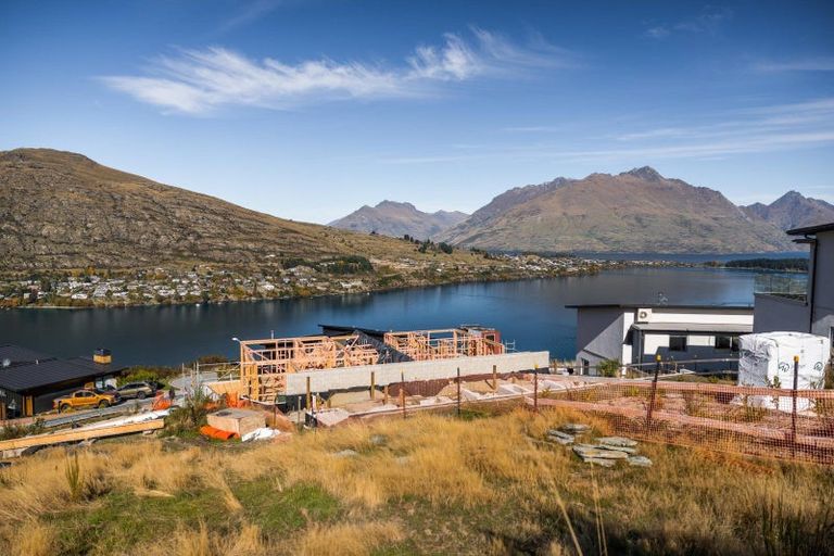 Photo of property in 8 Florence Close, Queenstown Hill, Queenstown, 9300