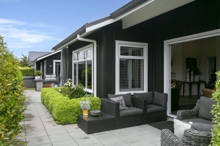 Photo of property in 16 Pukenamu Road, Rainbow Point, Taupo, 3330