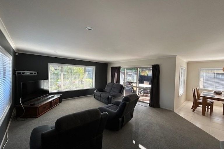 Photo of property in 21 Grabella Place, Papamoa Beach, Papamoa, 3118