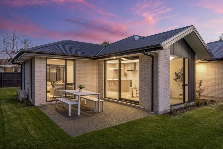 Photo of property in 55b Aorangi Road, Bryndwr, Christchurch, 8053
