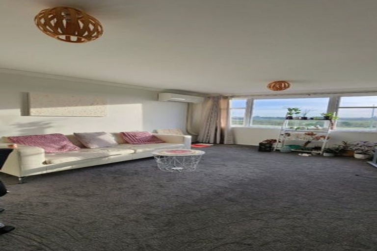 Photo of property in 3/237 Hepburn Road, Glendene, Auckland, 0602