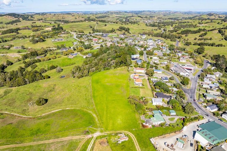 Photo of property in 6 Whaka Street, Maungaturoto, 0520