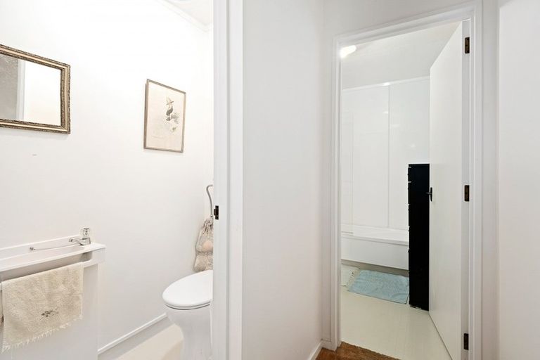 Photo of property in 34 Milton Terrace, Picton, 7220