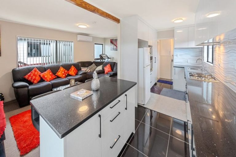 Photo of property in 2/24 Norrie Smith Avenue, Flat Bush, Auckland, 2023