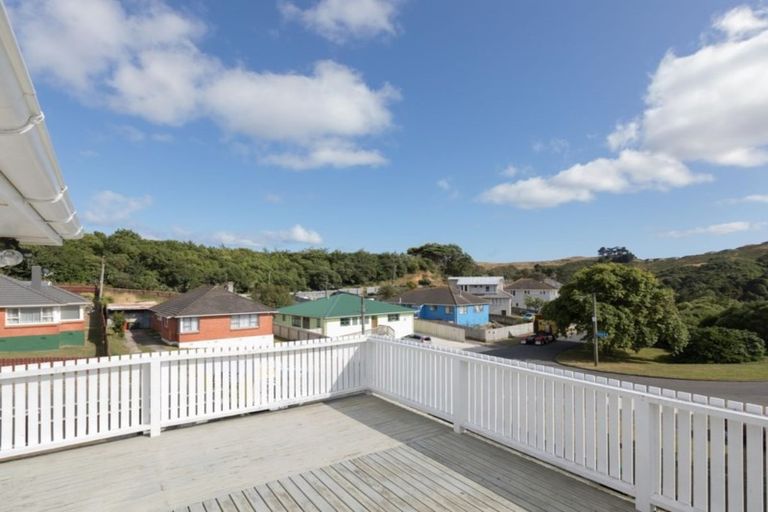 Photo of property in 10 Maher Place, Ranui, Porirua, 5024