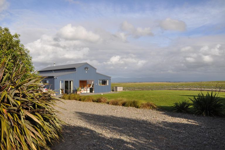 Photo of property in 21 Sutherland Road, Sanson, Palmerston North, 4479