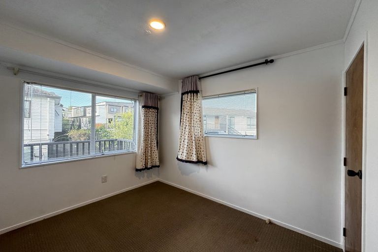 Photo of property in 2/144 Bradbury Road, Botany Downs, Auckland, 2010