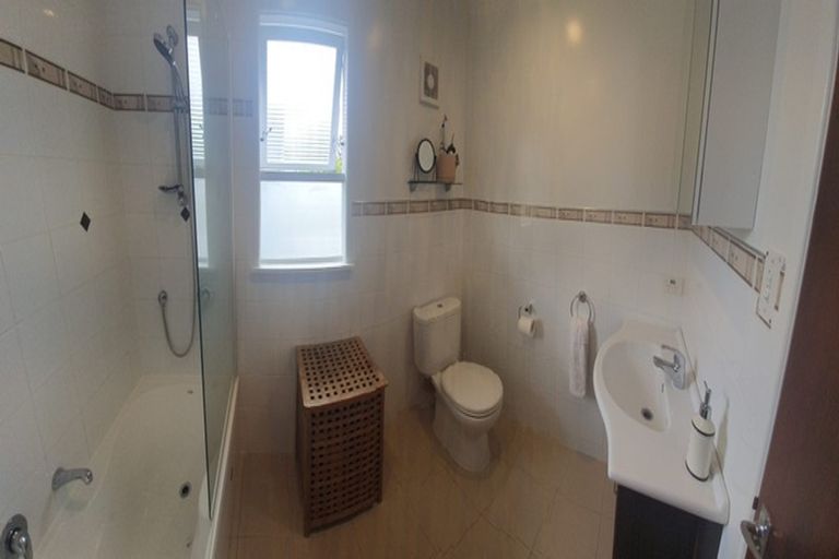 Photo of property in 190 Golf Road, Titirangi, Auckland, 0604