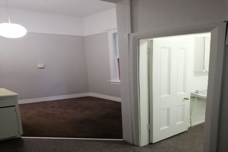 Photo of property in 13 Mortimer Terrace, Aro Valley, Wellington, 6021