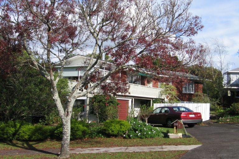 Photo of property in 5 Borrowdace Avenue, Botany Downs, Auckland, 2010