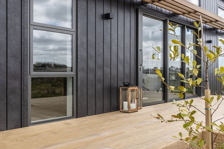 Photo of property in 8 Mirek Street, Waikanae, 5036