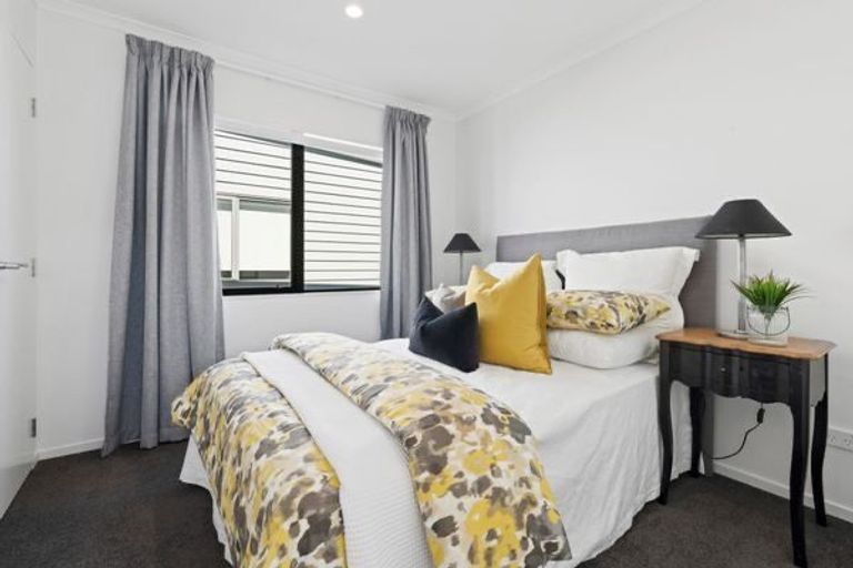 Photo of property in 53a Sunderlands Road, Half Moon Bay, Auckland, 2012