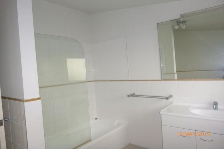 Photo of property in 1 Cron Avenue, Te Atatu South, Auckland, 0610