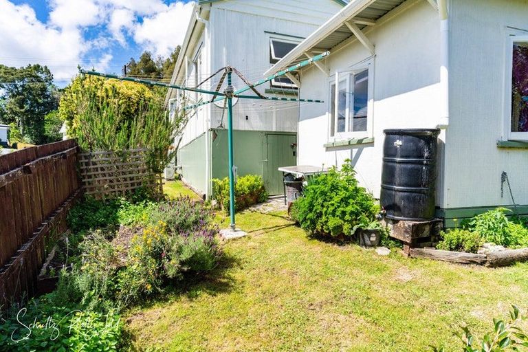 Photo of property in 5a Whaka Street, Maungaturoto, 0520