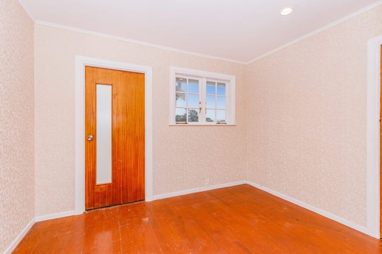 Photo of property in 8 Kiernan Place, Kelston, Auckland, 0602