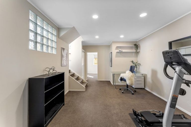 Photo of property in 37 Pigeon Mountain Road, Half Moon Bay, Auckland, 2012