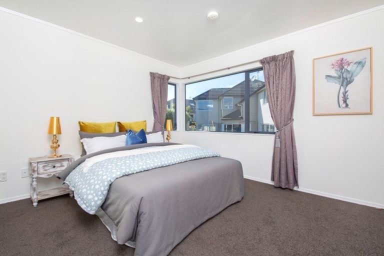 Photo of property in 3/6a Botany Road, Howick, Auckland, 2010