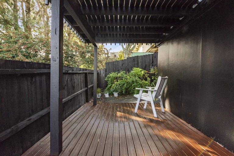 Photo of property in 1/11 Cassia Place, Sunnynook, Auckland, 0620