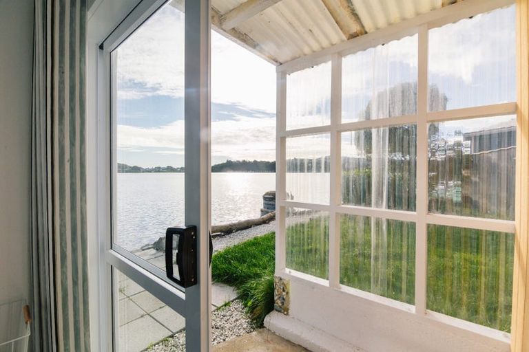 Photo of property in 18c Trevor Terrace, Paremata, Porirua, 5024