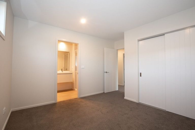 Photo of property in 5 Mount Creighton Crescent, Wanaka, 9305