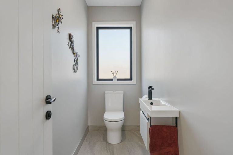 Photo of property in 5 Vickers Way, Acacia Bay, Taupo, 3385