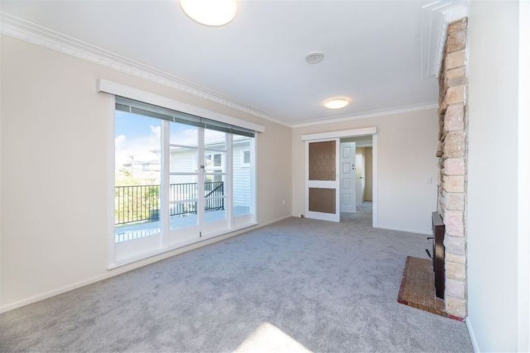 Photo of property in 4 Longburn Road, Henderson, Auckland, 0610