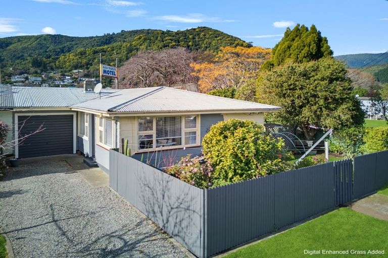 Photo of property in 30c York Street, Picton, 7220