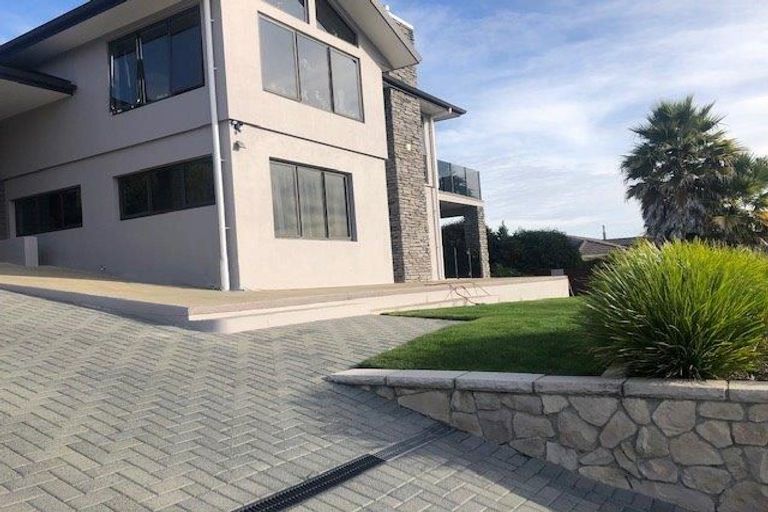 Photo of property in 2 Botanical Heights Drive, Waipahihi, Taupo, 3330